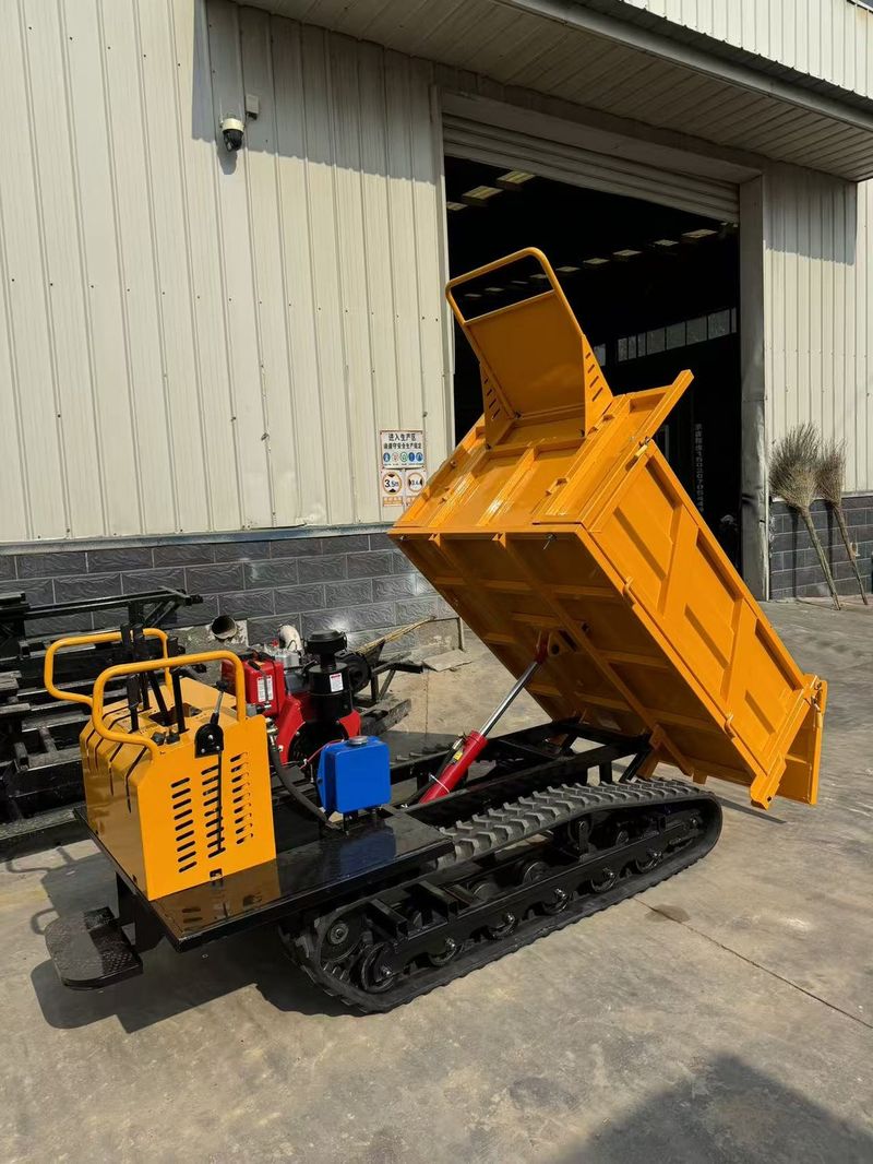 Transportor pe Șenile cu Benă Basculabilă