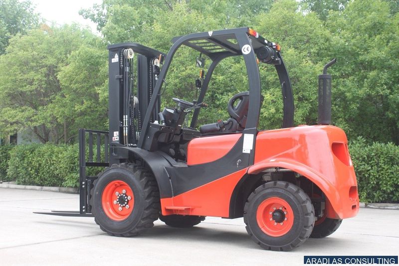 Stivuitor Teren Accidentat 3T 4WD